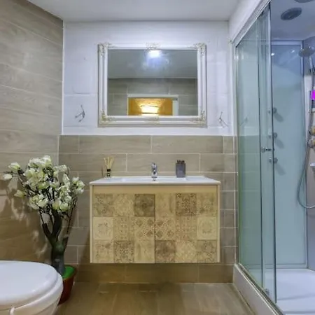 Modern & Stylish In Charming Town Of Bormla By 360 Estates Daire *