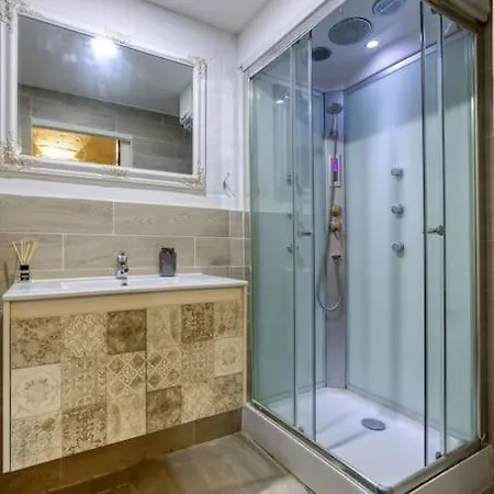 Modern & Stylish In Charming Town Of Bormla By 360 Estates Daire