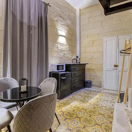 Modern & Stylish In Charming Town Of Bormla By 360 Estates Appartamento