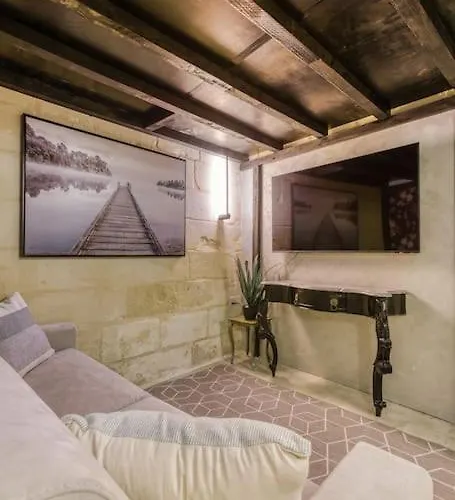 아파트 Modern & Stylish In Charming Town Of Bormla By 360 Estates