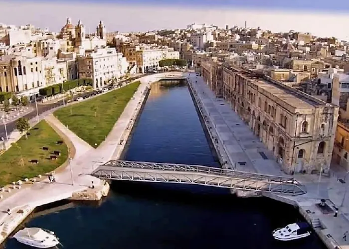 Modern & Stylish In Charming Town Of Bormla By 360 Estates 아파트