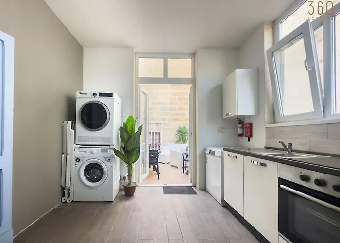 아파트 Modern & Stylish In Charming Town Of Bormla By 360 Estates